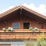 Pfeiffer Apartment *